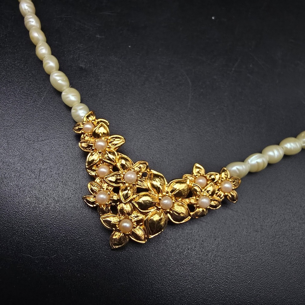 Avon 1988 Golden Bouquet Necklace Faux Pearl Flowers Gold Tone VIntage